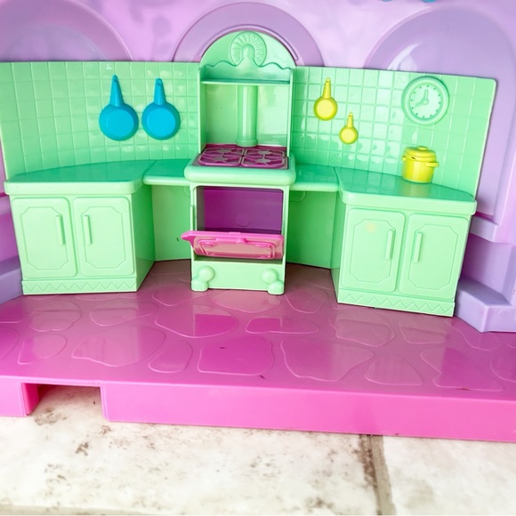 Dora the Explorer Castle nearly 2 feet tall 7 room Secret Door - Picture 8 of 13